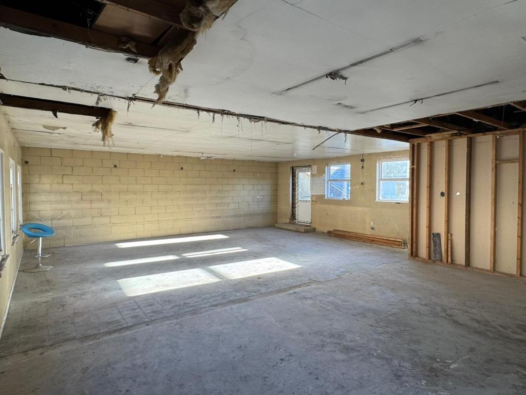 Lot: 82 - PAIR OF FREEHOLD TOWN CENTRE SHOPS WITH PLANNING FOR THREE RESIDENTIAL FLATS OVER - 2nd Floor